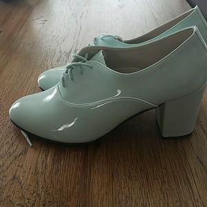 Vintage looking heals
